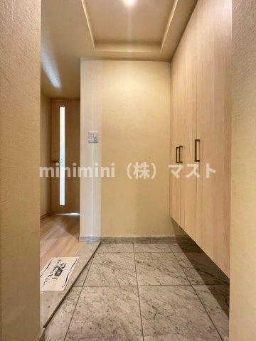 プレサンスロジェ難波GRANDWESTの玄関写真