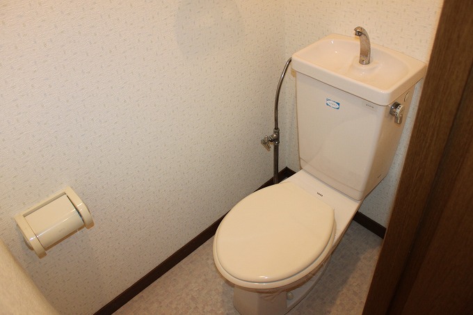 ＪＲおおさか東線 新加美駅 徒歩1分 6階建 築30年のトイレ写真
