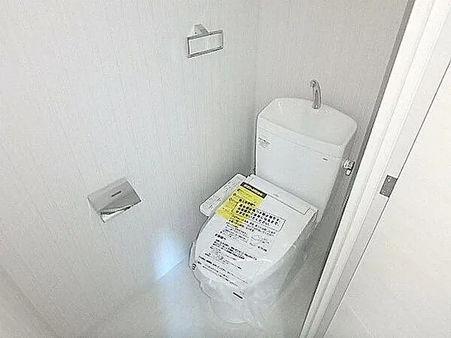 東武伊勢崎線 西新井駅 徒歩10分 7階建 築5年のトイレ写真