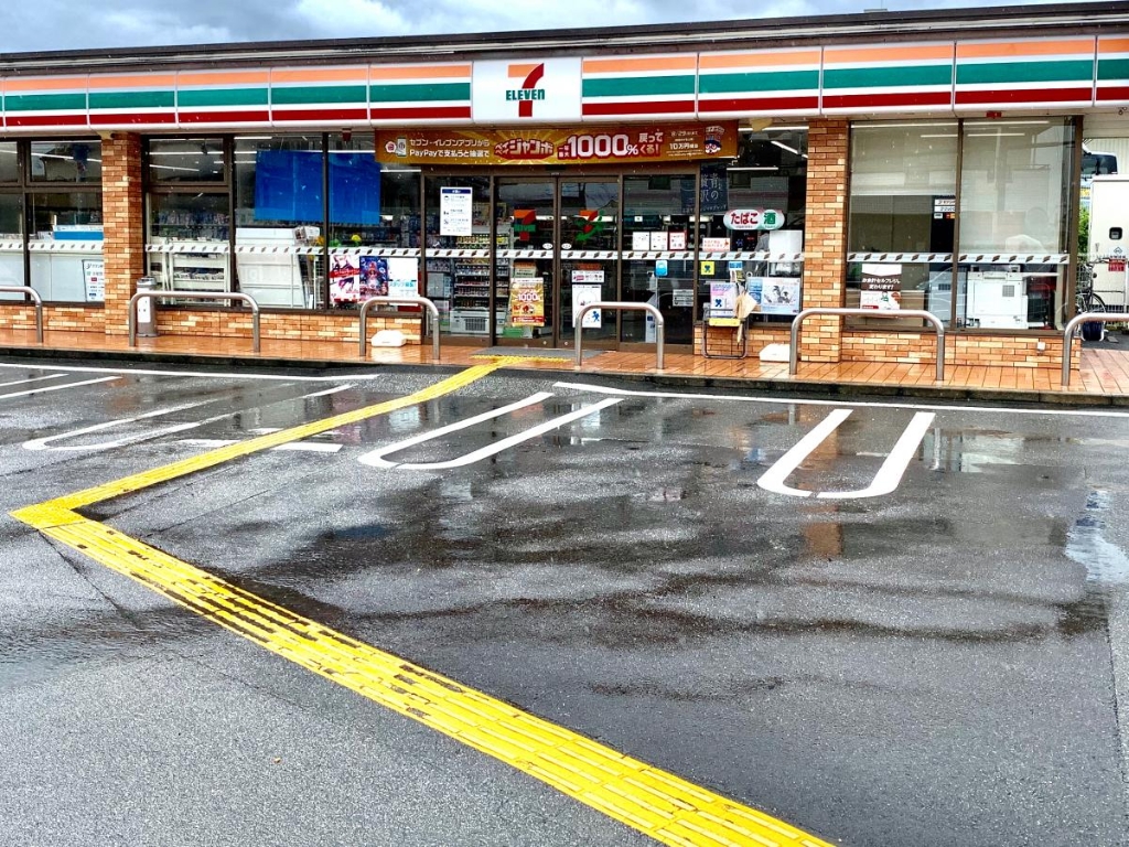 コンビニ　セブンイレブン 向日南垣内店（コンビニ）まで270m