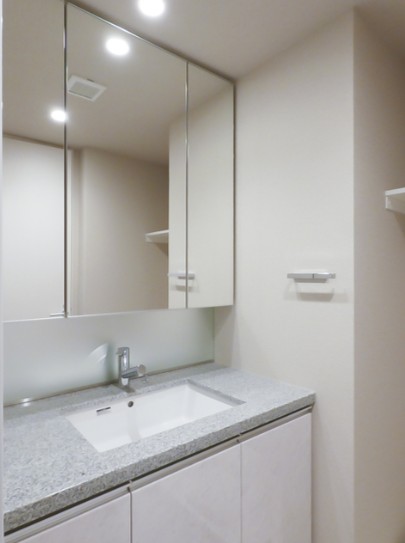 LIBR GRANT 西新宿EASTの内装写真