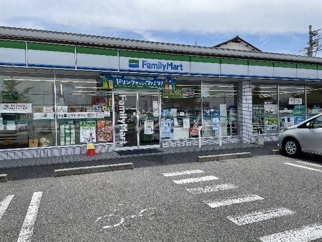 コンビニ　ファミリーマート 名東平和が丘店（コンビニ）まで732m