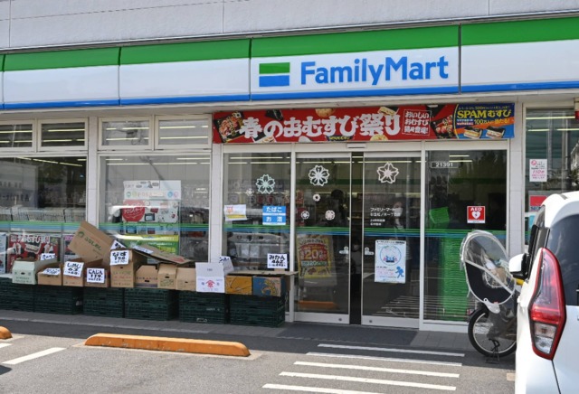 コンビニ　ファミリーマート杉並松ノ木一丁目店（コンビニ）まで844m