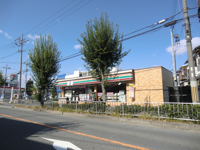 コンビニ　セブンイレブン枚方養父西店（コンビニ）まで241m