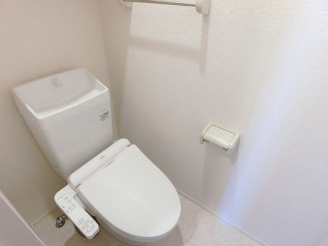 仙台市地下鉄東西線 卸町駅 徒歩14分 3階建 築5年のトイレ写真