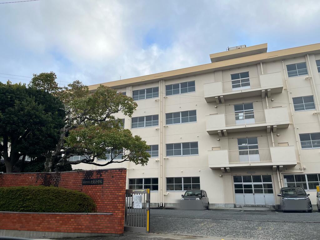 小学校　北九州市立光貞小学校（小学校）まで158m