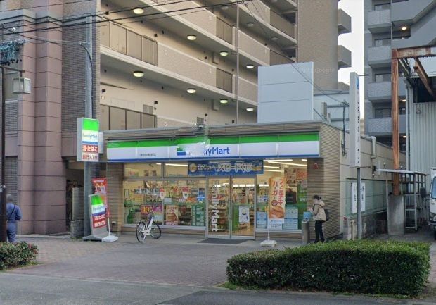 コンビニ　ファミリーマート東別院駅前店（コンビニ）まで220m