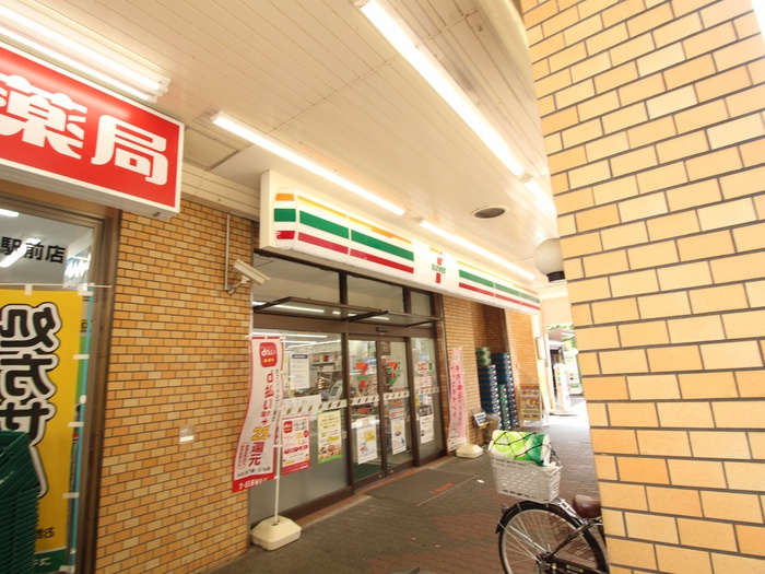 コンビニ　セブンイレブン（コンビニ）まで370m