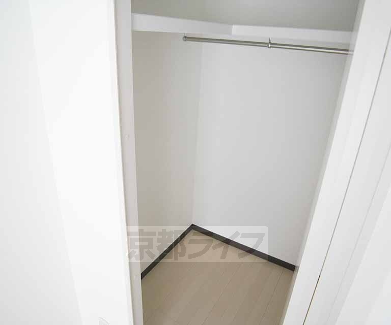 収納　たっぷり収納できるウォークインクローゼットです。