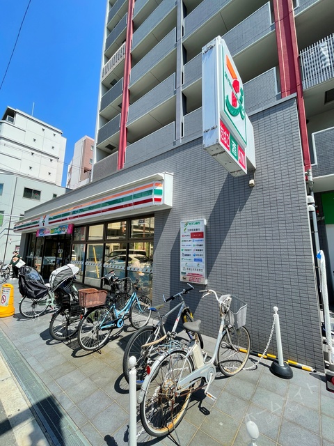 コンビニ　セブンイレブンJR長居駅前店（コンビニ）まで52m