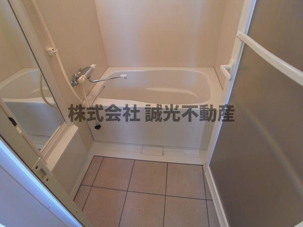 地下鉄七隈線 渡辺通駅 徒歩12分 14階建 築24年の風呂写真
