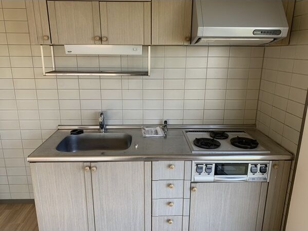 キッチン　※写真は同じマンションの違う部屋のものになります。