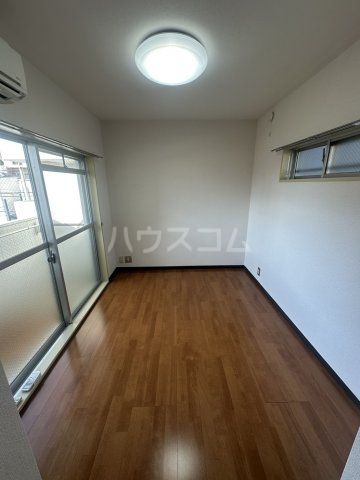メゾンさえらの居間写真