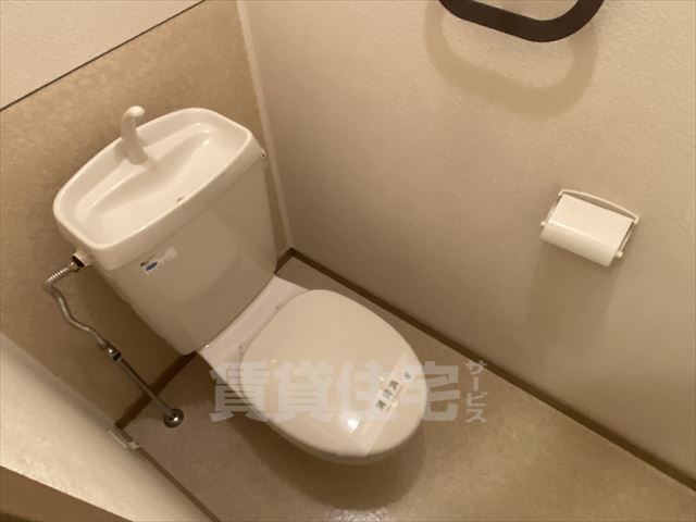 ＪＲ東海道本線 摂津富田駅 徒歩10分 2階建 築28年のトイレ写真