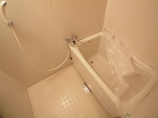 バス・シャワールーム　お風呂・トイレ別のセパレートはいいですね。