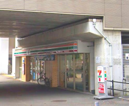 コンビニ　セブンイレブン横浜センター北駅店（コンビニ）まで232m