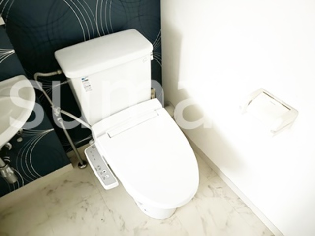 トイレ　温水洗浄付きトイレ。