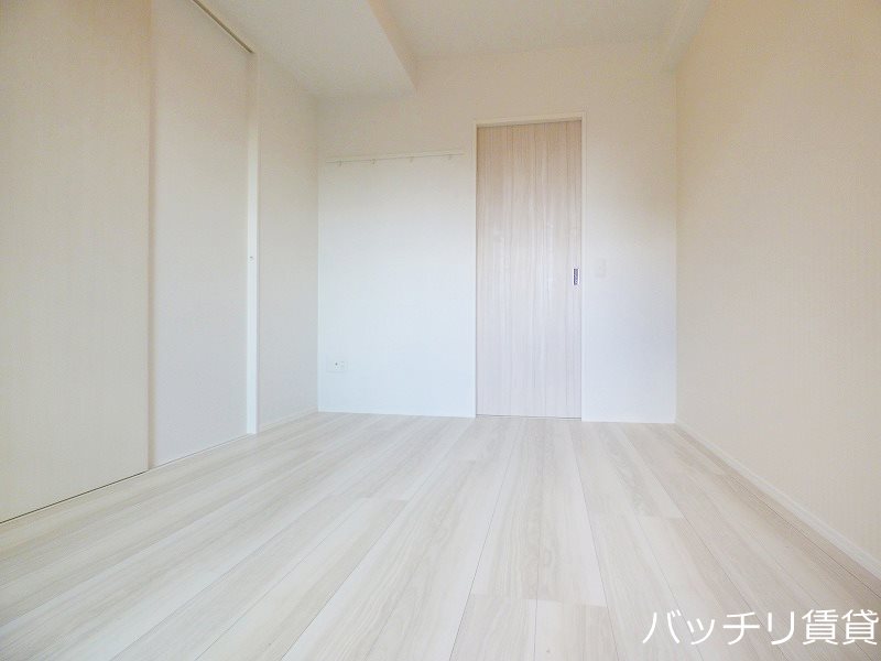 その他部屋・スペース　※同マンション別部屋写真のため、床・建具などのカラーが異なり
