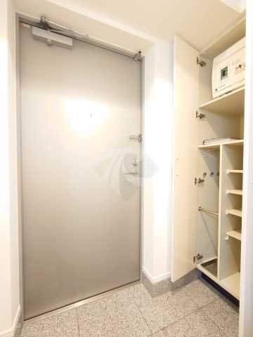 玄関　リヴシティ西早稲田　※同タイプの別部屋写真です