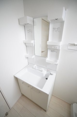 洗面設備　※同物件・反転タイプの写真です。