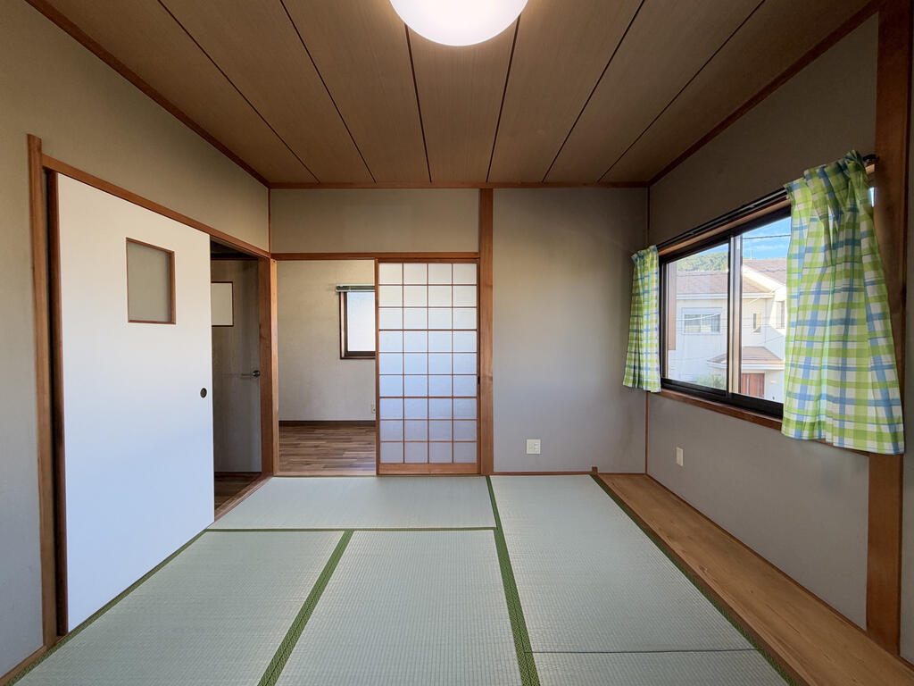 横浜東町アパート2階の居間写真