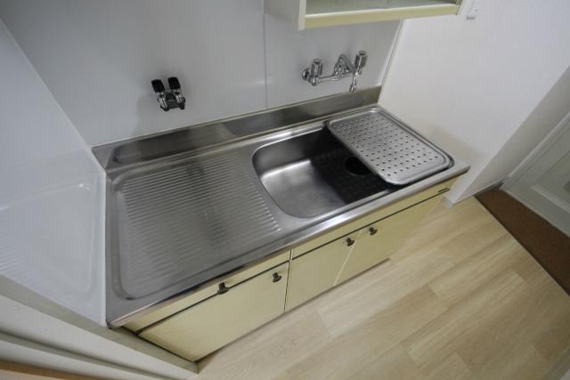 キッチン　※同タイプ部屋の写真です。