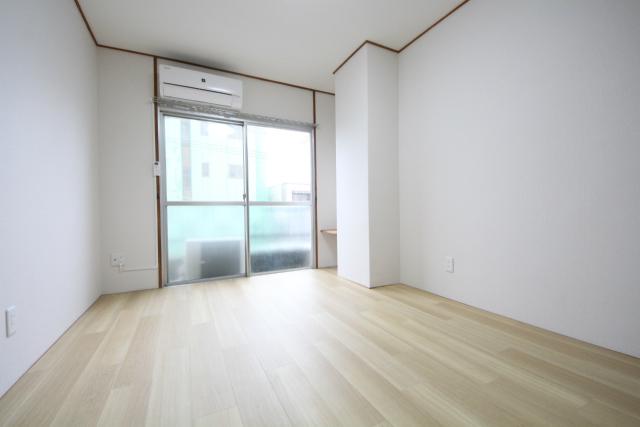 居室・リビング　※同タイプ部屋の写真です。