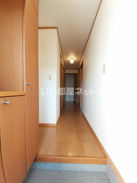アーバン縄手Bの玄関写真