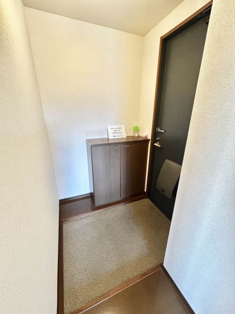 サニーヒルズ B棟の玄関写真