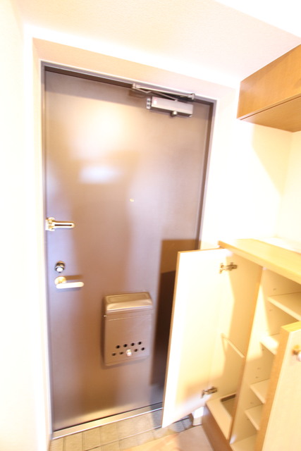 玄関　【※他号室参考写真】玄関まわり