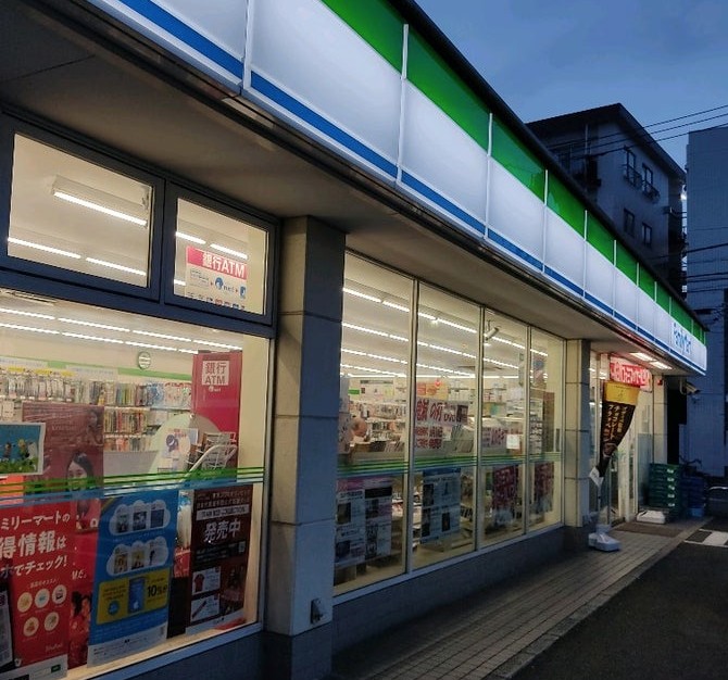 コンビニ　ファミリーマート 鶴見潮田四丁目店（コンビニ）まで101m