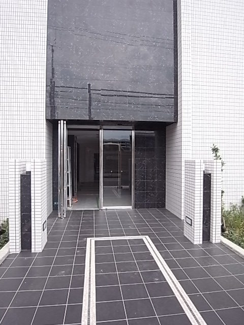 阪急神戸線 西宮北口駅 徒歩9分 8階建 築18年の外観写真