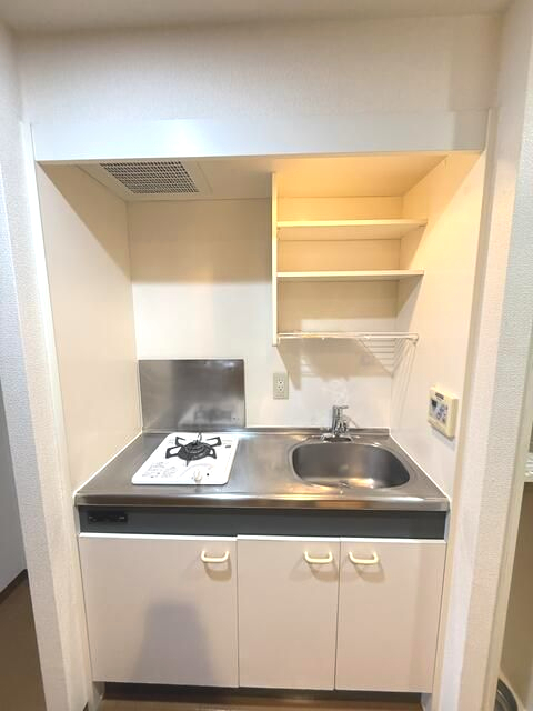 キッチン　コンパクトなキッチンで掃除もラクラク