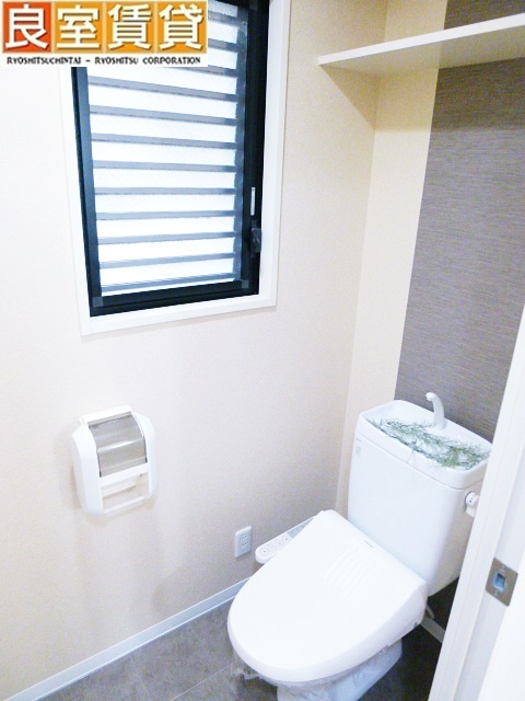 トイレ　※写真は同物件の別部屋のものを流用しております。現状を優先し