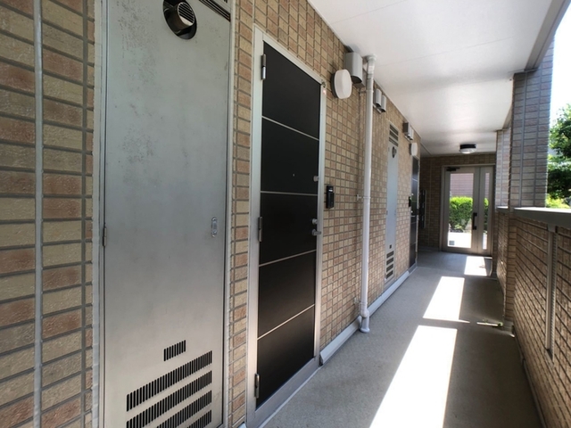 小田急江ノ島線 湘南台駅 バス乗車時間：6分 最寄りバス停で下車 徒歩4分 3階建 築18年の外観写真