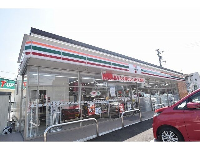 コンビニ　セブンイレブン　広島大原駅前店（コンビニ）まで587m