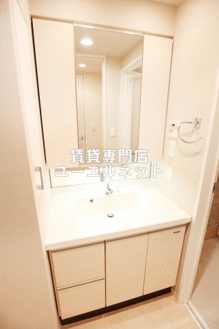洗面設備　清潔感ある独立洗面台で毎日気持ちよく♪