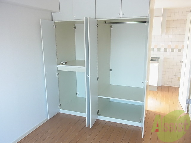 収納　大きなシステム収納で荷物も仕分けしやすいですね。