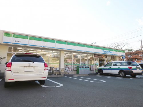 コンビニ　ファミリーマート 十日市場店（コンビニ）まで400m