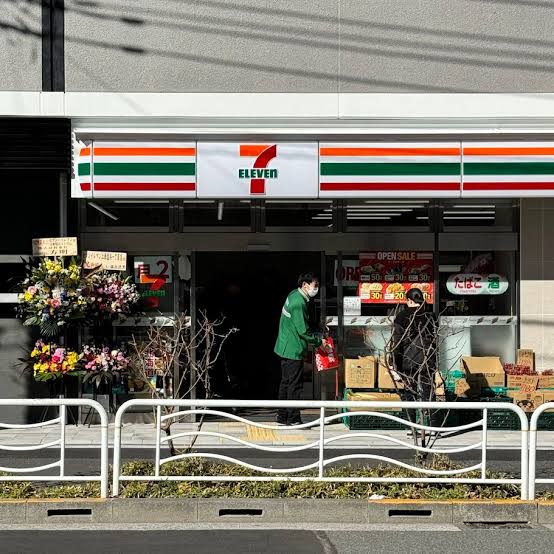 コンビニ　セブンイレブン江東塩浜店（コンビニ）まで779m