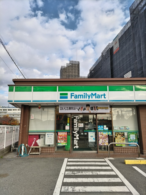 コンビニ　ファミリーマート　土山駅前店（コンビニ）まで300m