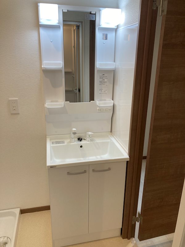 洗面設備　※同一間取りの別のお部屋の写真です。実際のお部屋とは異なりま