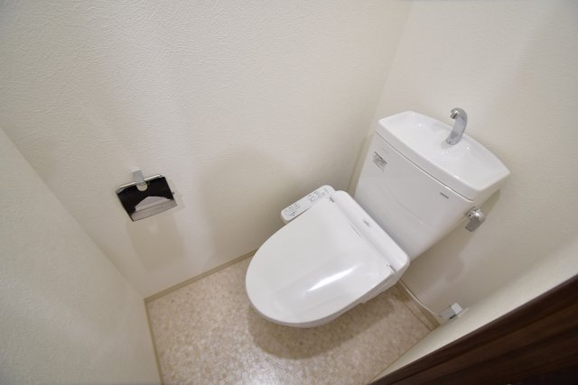 地下鉄中央線 九条駅 徒歩5分 10階建 築7年のトイレ写真