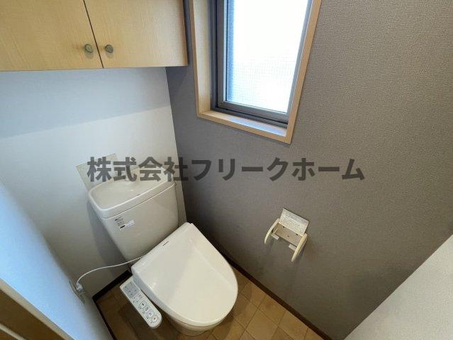 トイレ　他号室の写真になります。
