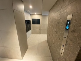 ロビー　タイル張りの共用ホール