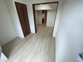 その他部屋・スペース　クロゼット付の洋室4．3帖からＤＫ方向
