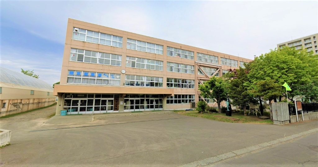 小学校　札幌市立平岸小学校（小学校）まで275m