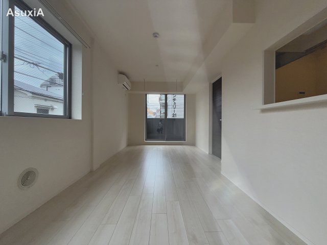居室・リビング　同タイプ間取りの別部屋写真です。