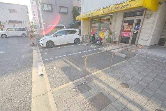 駐車場　あなたの大事な車も安心して駐車できます。