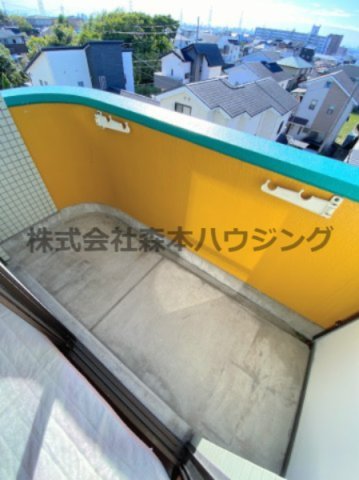 バルコニー　開放的で明るい空間を演出してくれるバルコニーです